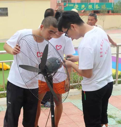 公海gh555000aa线路检测第五届“十大自强自立员工标兵”提名奖获得者—李峰