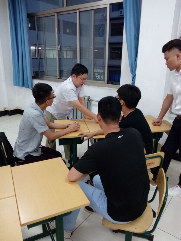 公司举办考研见面交流会